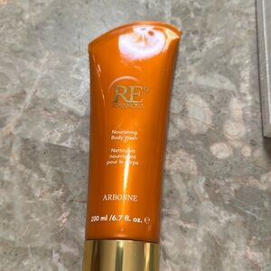 RE9 advanced nourishing body wash